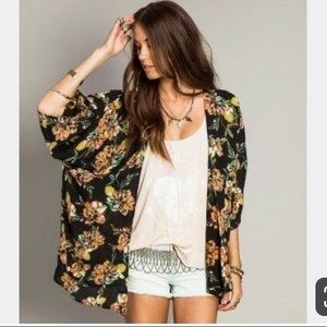 O’Neill Floral Kimono 🌺